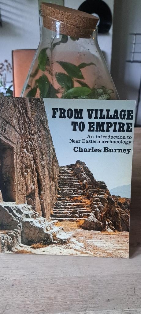 From village to empire (Z256-62), Ophalen of Verzenden, Zo goed als nieuw