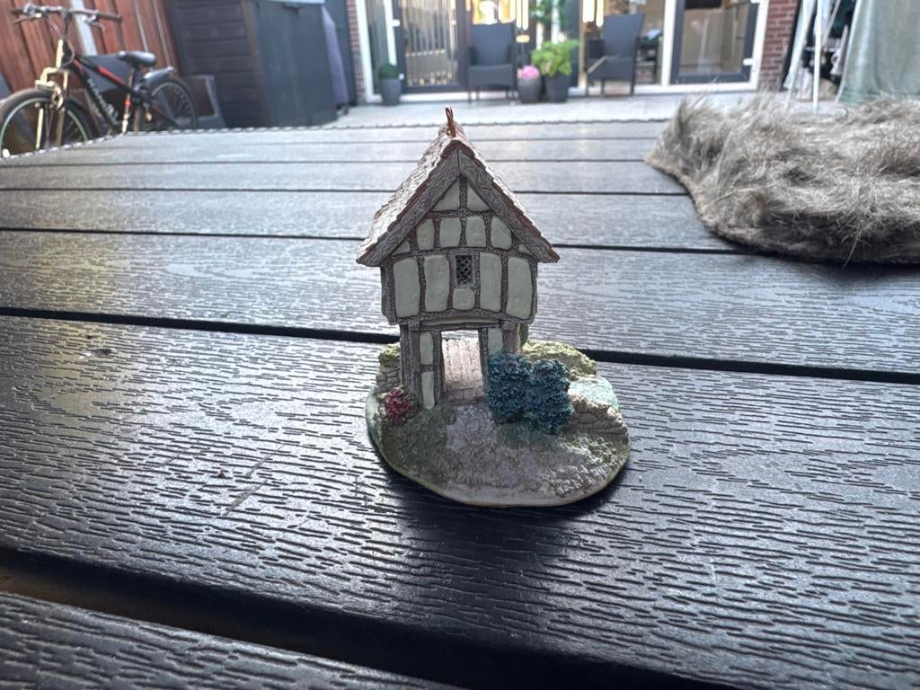 Lilliput Lane Hampton Moat miniatuur huisje, Verzamelen, Beelden en Beeldjes, Ophalen, Zo goed als nieuw, Overige typen