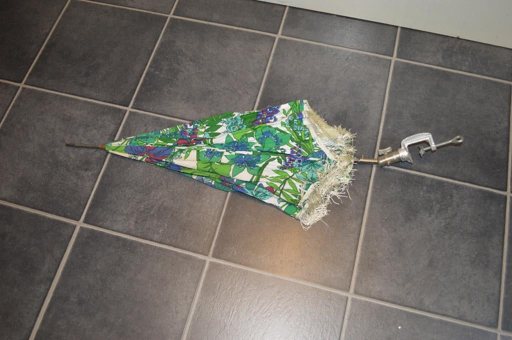 echte jaren 60 Grappige tuinstoel parasol  1.20 m doorsnee, Verzamelen, Retro, Huis en Inrichting, Ophalen of Verzenden