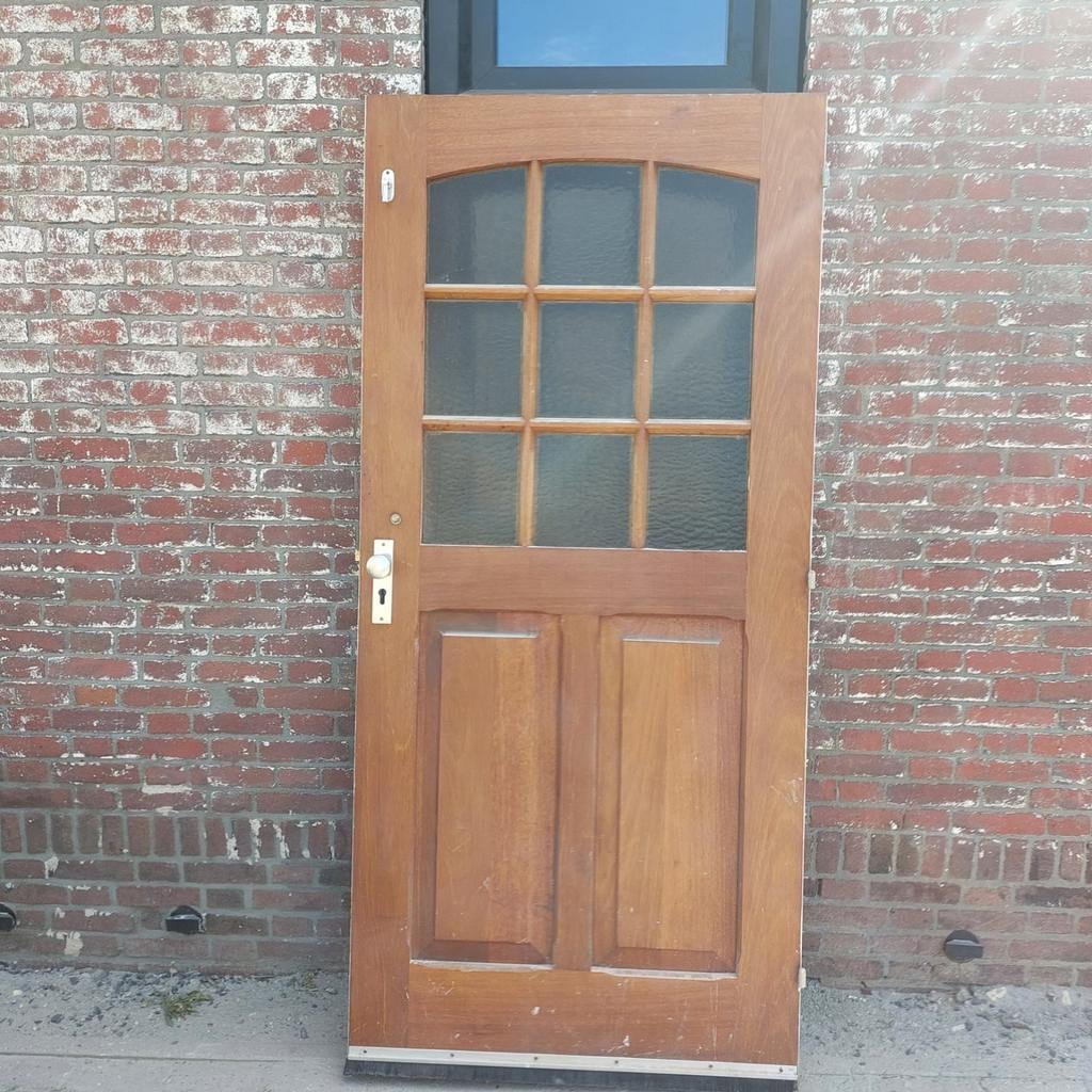 Hardhouten voordeur in goede staat, Doe-het-zelf en Verbouw, Deuren en Horren, Ophalen, Gebruikt, Buitendeur, 200 tot 215 cm
