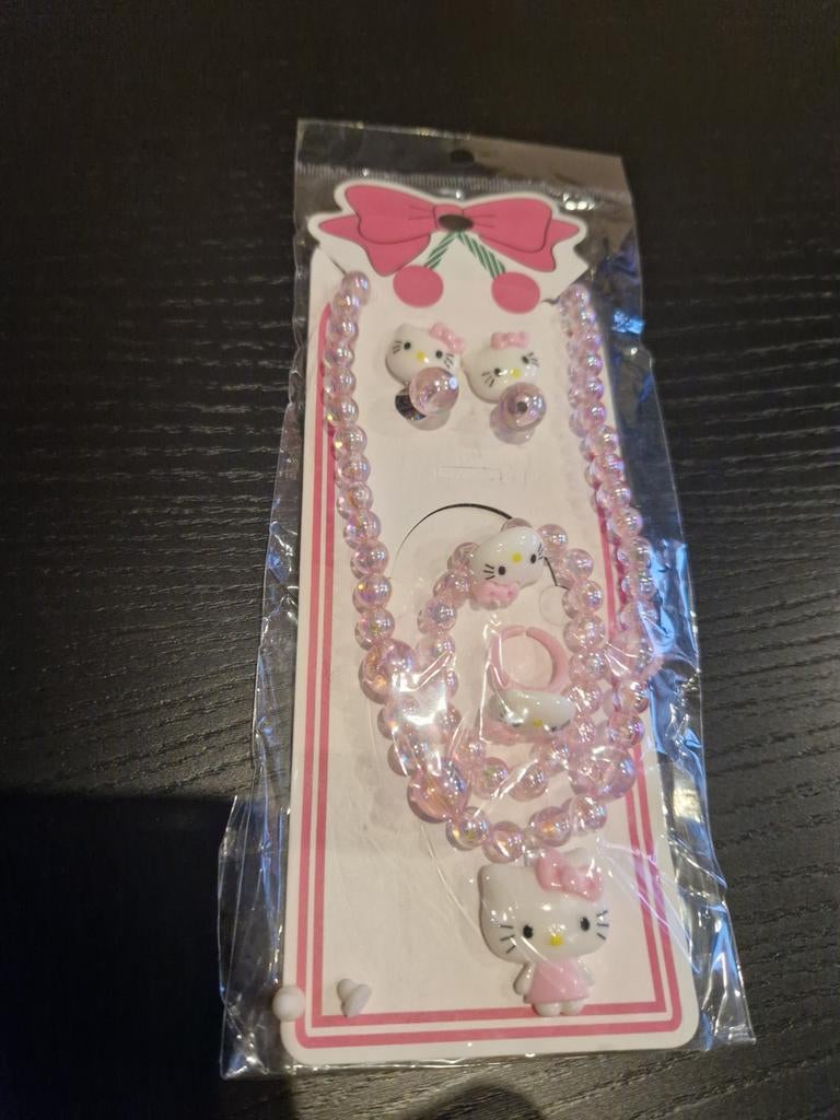 Hello Kitty Sieraden set - Nieuw in verpakking, Sieraden, Tassen en Uiterlijk, Ophalen of Verzenden, Nieuw, Roze, Overige typen