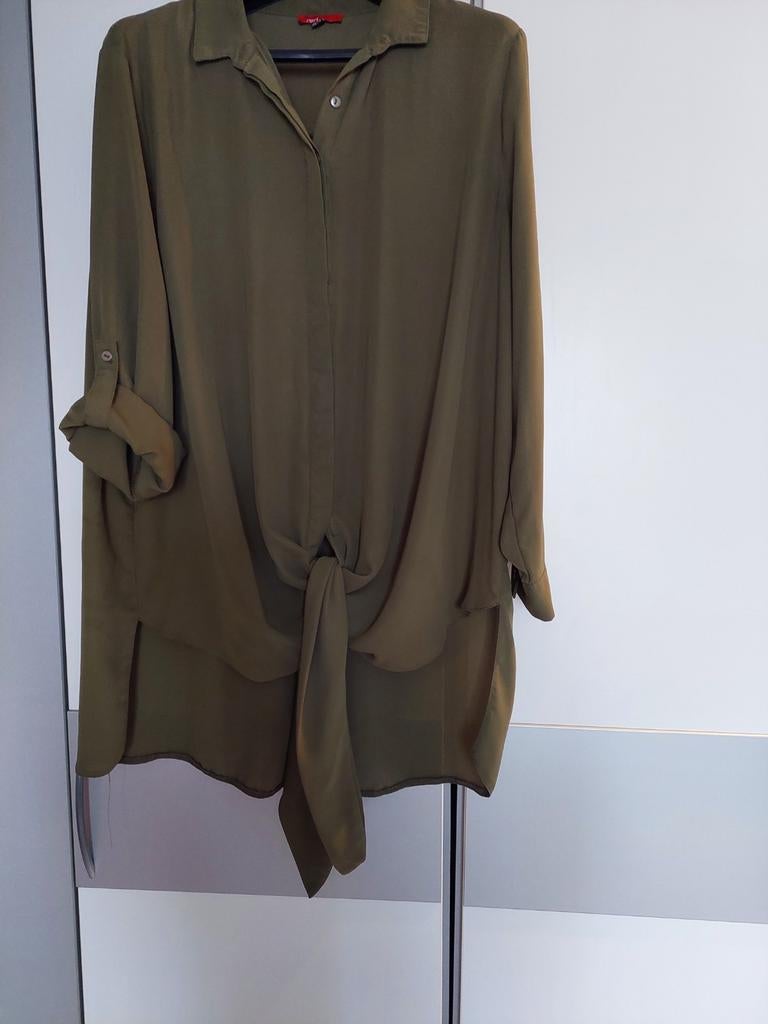 Stijlvolle kakigroene overhemdblouse. Maat 56. Xtwo, Kleding | Dames, Blouse of Tuniek, Ophalen of Verzenden, Zo goed als nieuw