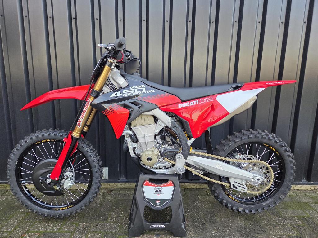 Ducati Desmo 450 MX Factory, Bedrijf, Crossmotor