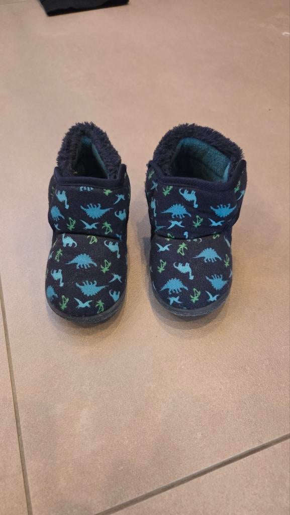 Slofjes maat 23, Kinderen en Baby's, Babykleding | Schoentjes en Sokjes, Slofjes, Jongetje of Meisje, Ophalen of Verzenden, Zo goed als nieuw