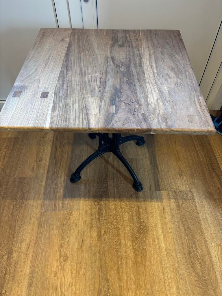 2xHouten tafel met gietijzeren onderstel hoog 71 cm 75x75 br, Ophalen, Gebruikt, Tot twee personen, 50 tot 100 cm