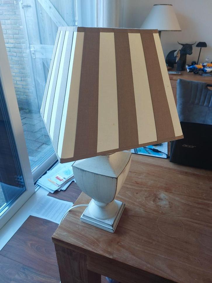 Leuke lamp voor dressoir of slaapkamer, Huis en Inrichting, Lampen | Tafellampen, Gebruikt, Minder dan 50 cm, Hout, Stof, Ophalen