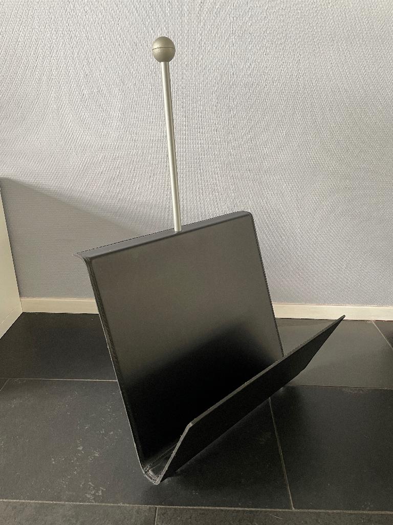 Stylish designer newspaper and/or magazine rack, Ophalen of Verzenden, Zo goed als nieuw