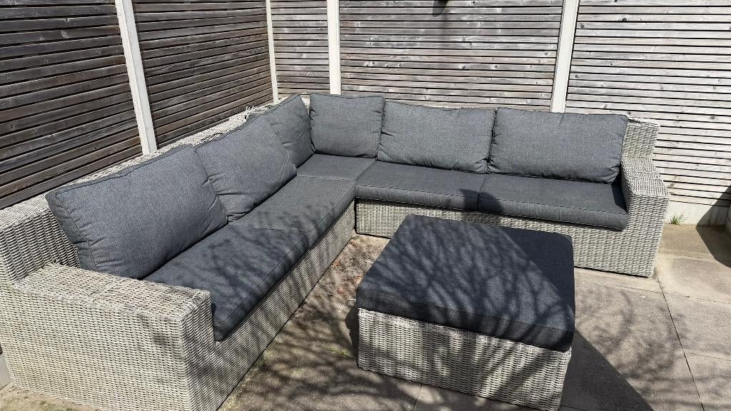 Gratis af te halen: Loungeset (beschadigd) met kussens, Tuin en Terras, Ophalen, 5 zitplaatsen, Gebruikt, Loungeset
