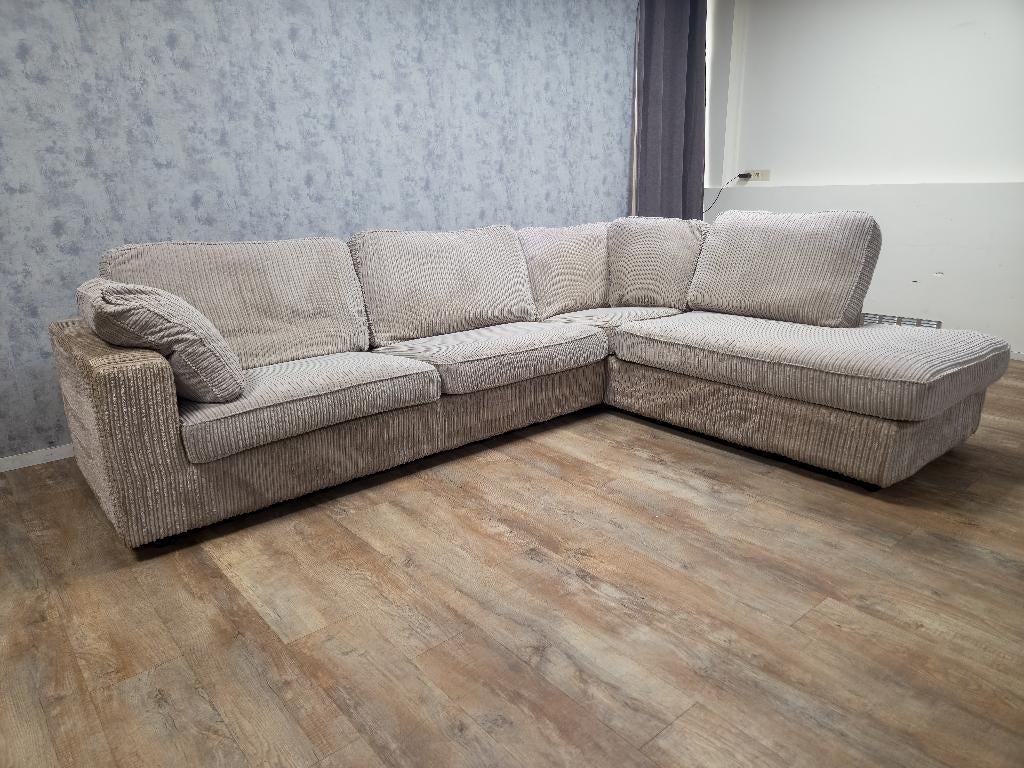 Zeer Mooi Beige Ribstof Hoekbank, Huis en Inrichting, Banken | Bankstellen, Info@banxtel.nl, Gebruikt, Hoekbank, Ophalen of Verzenden