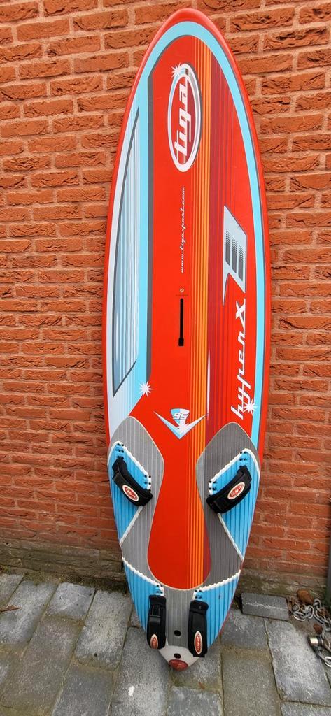 Tiga Slalom Surfplank 95 Liter - Veel Controle, Watersport en Boten, Windsurfen, Ophalen of Verzenden