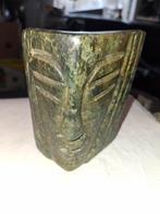 Groene stenen sculptuur van een gezicht, Ophalen of Verzenden