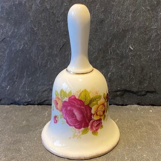 Royal Albert - Cottage Rose Fine Bone China - tafelbelletje, Verzamelen, Porselein, Kristal en Bestek, Kop en/of schotel, Ophalen of Verzenden