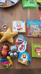 Gratis af te halen: Boekjes, knuffels, muziekster en zwemban, Ophalen, Gebruikt, Jongen of Meisje