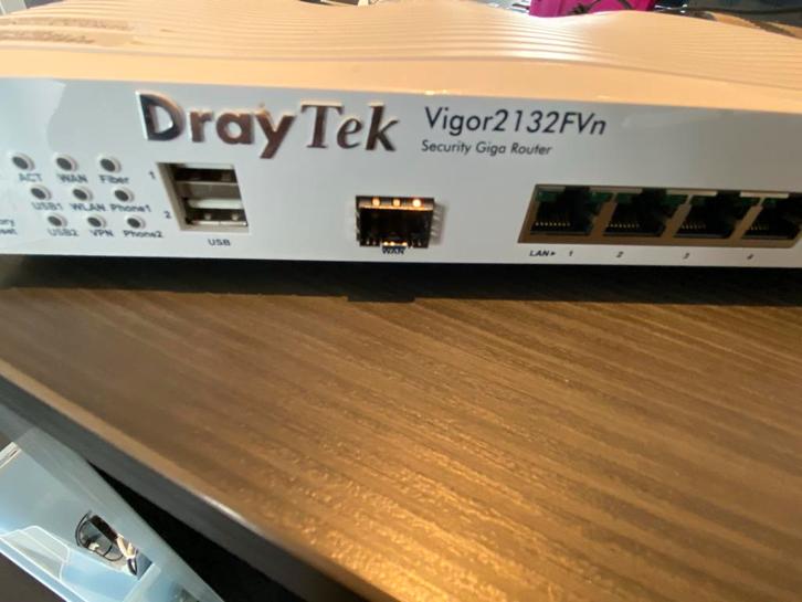 DrayTek Vigor2132FVn Security Giga Router, Computers en Software, Routers en Modems, Gebruikt, Router, Ophalen of Verzenden
