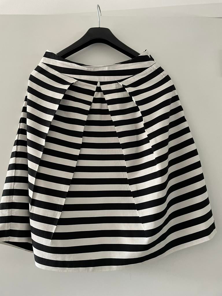 Steps zwart wit gestreepte mooie rok maat 36 klokkend model, Kleding | Dames, Rokken, Zwart, Ophalen of Verzenden, Zo goed als nieuw