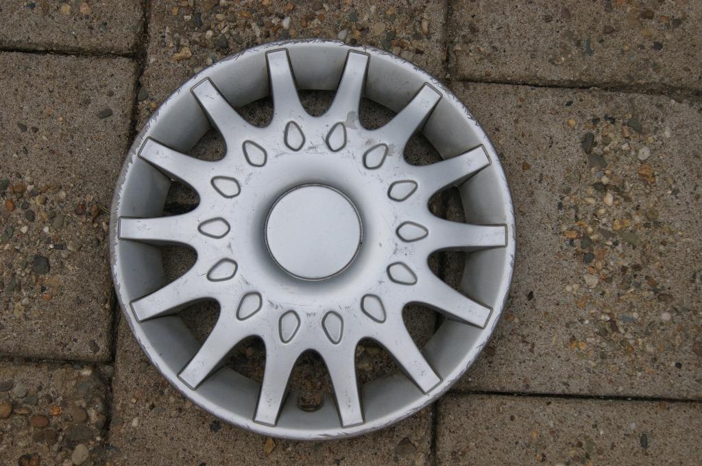 1 losse originele wieldop Suzuki Baleno 13 inch, Auto diversen, Wieldoppen, Ophalen of Verzenden, Gebruikt