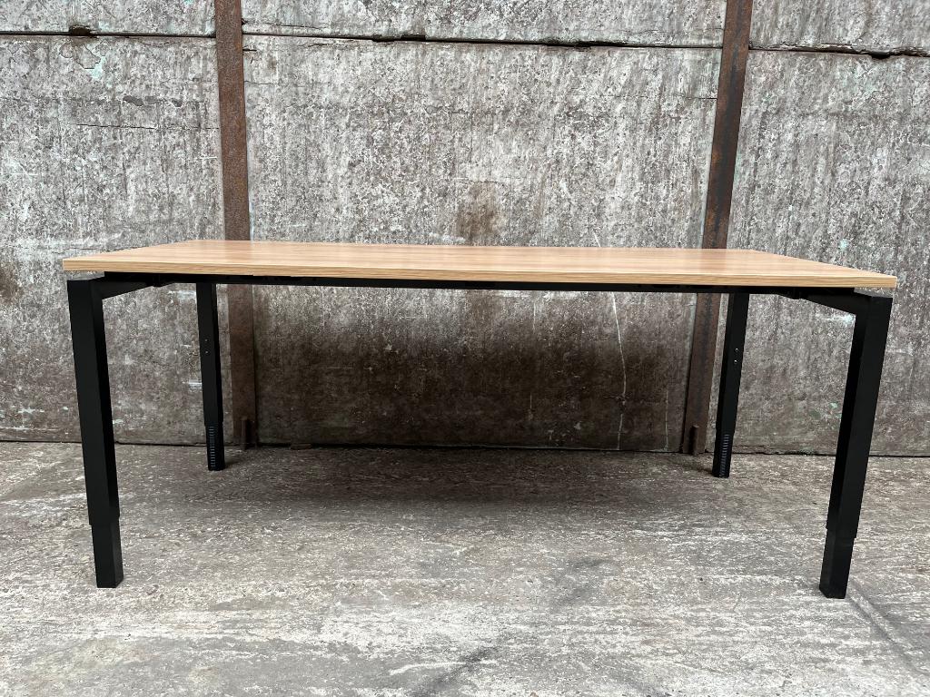 Verstelbaar bureau 180x80cm - Zwevend N-poot, Ophalen of Verzenden, In hoogte verstelbaar, Zo goed als nieuw
