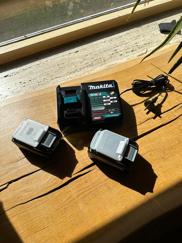 Makita 40v 2x accu 1x snellader, Ophalen of Verzenden, Nieuw