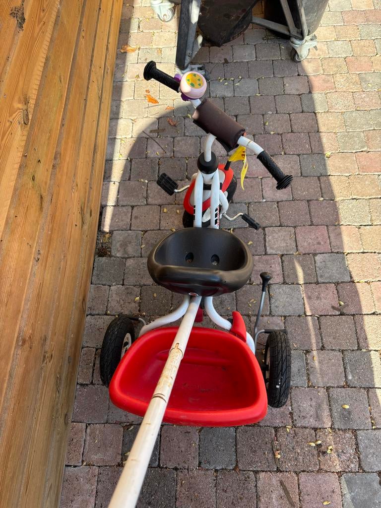 Pucky driewieler met duwstang - rood/zwart, Ophalen of Verzenden, Gebruikt, Duwstang