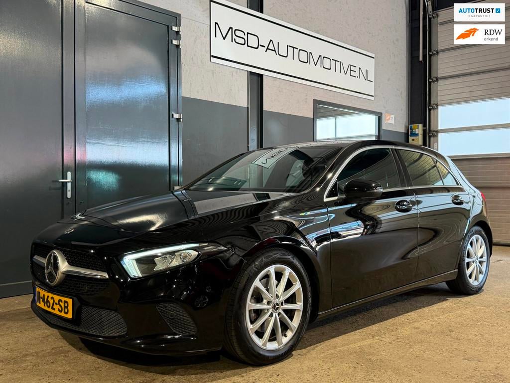 Mercedes-Benz A-klasse 200 Premium Plus Camera Stoelverwarmi, Auto's, Mercedes-Benz, Euro 6, 4 cilinders, Bedrijf, 1600 kg