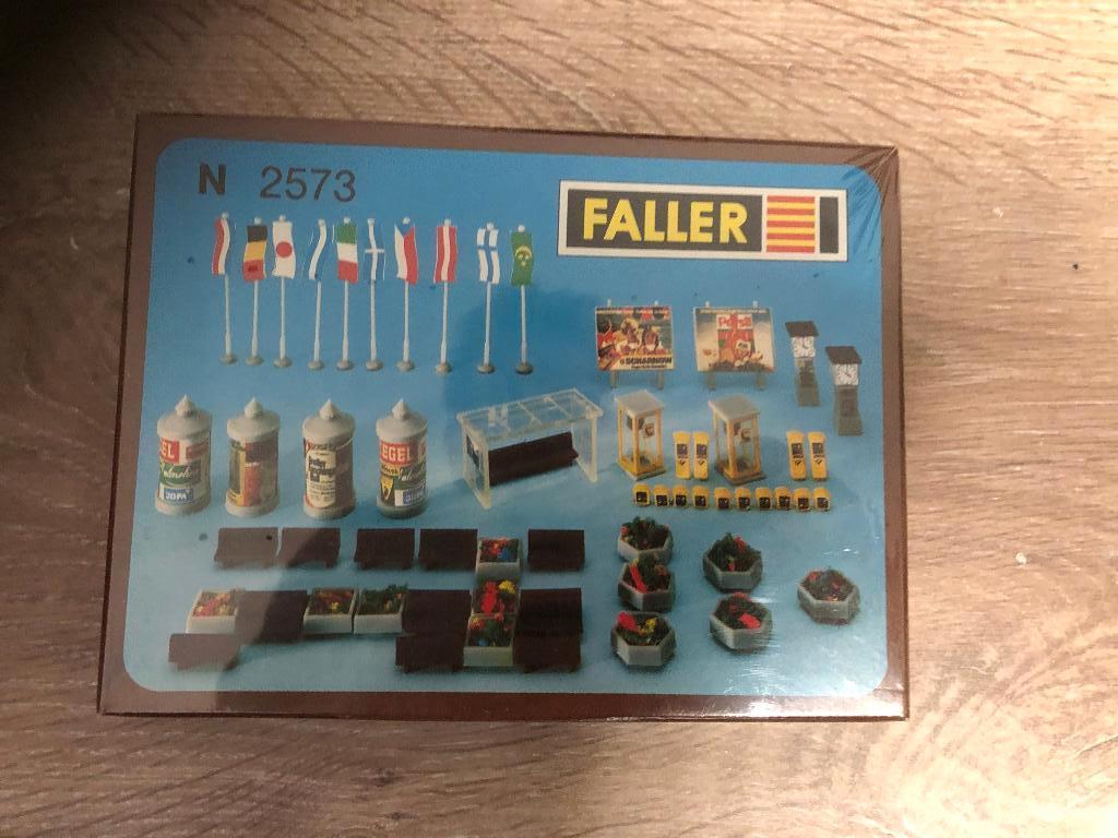 Faller 2573 stadsdecoratie nieuw ovp, Hobby en Vrije tijd, Modeltreinen | N-Spoor, Overige merken, Gelijkstroom of Wisselstroom