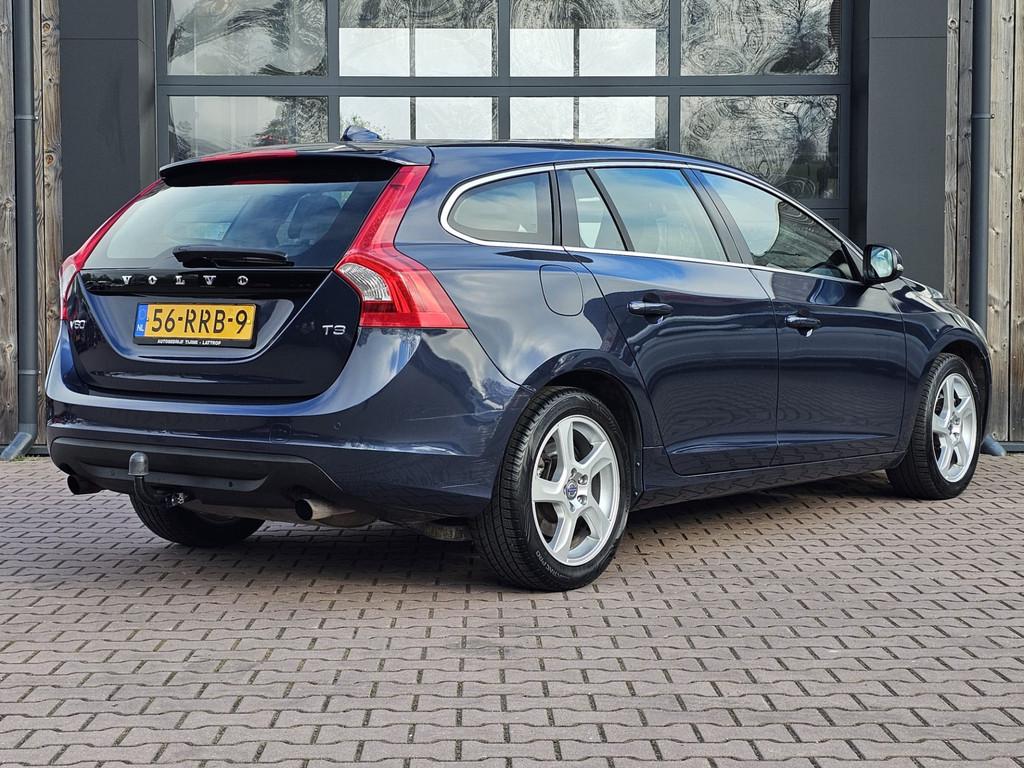 Volvo V60 1.6 T3 Momentum | Navi | Trekhaak | All-seasons |, Auto's, Voorwielaandrijving, Gebruikt, 4 cilinders, Blauw