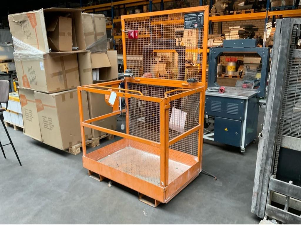 Werk kooi - Hoogwerker - werkbak, 100 liter of meer, Ophalen, Zo goed als nieuw, Transportkar