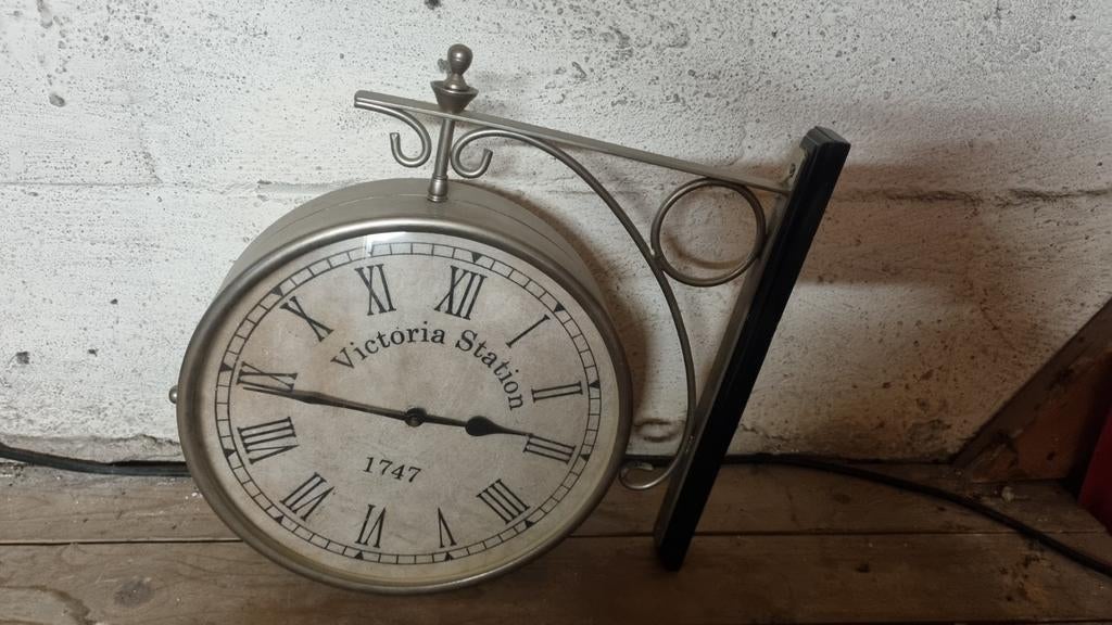 Victoria Station Wandklok - Dubbelzijdig, Ophalen of Verzenden