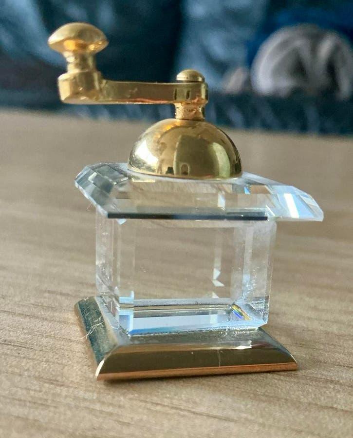 Swarovski mini koffiemolen – Crystal Memories (1998), Verzamelen, Swarovski, Verzenden, Zo goed als nieuw, Figuurtje