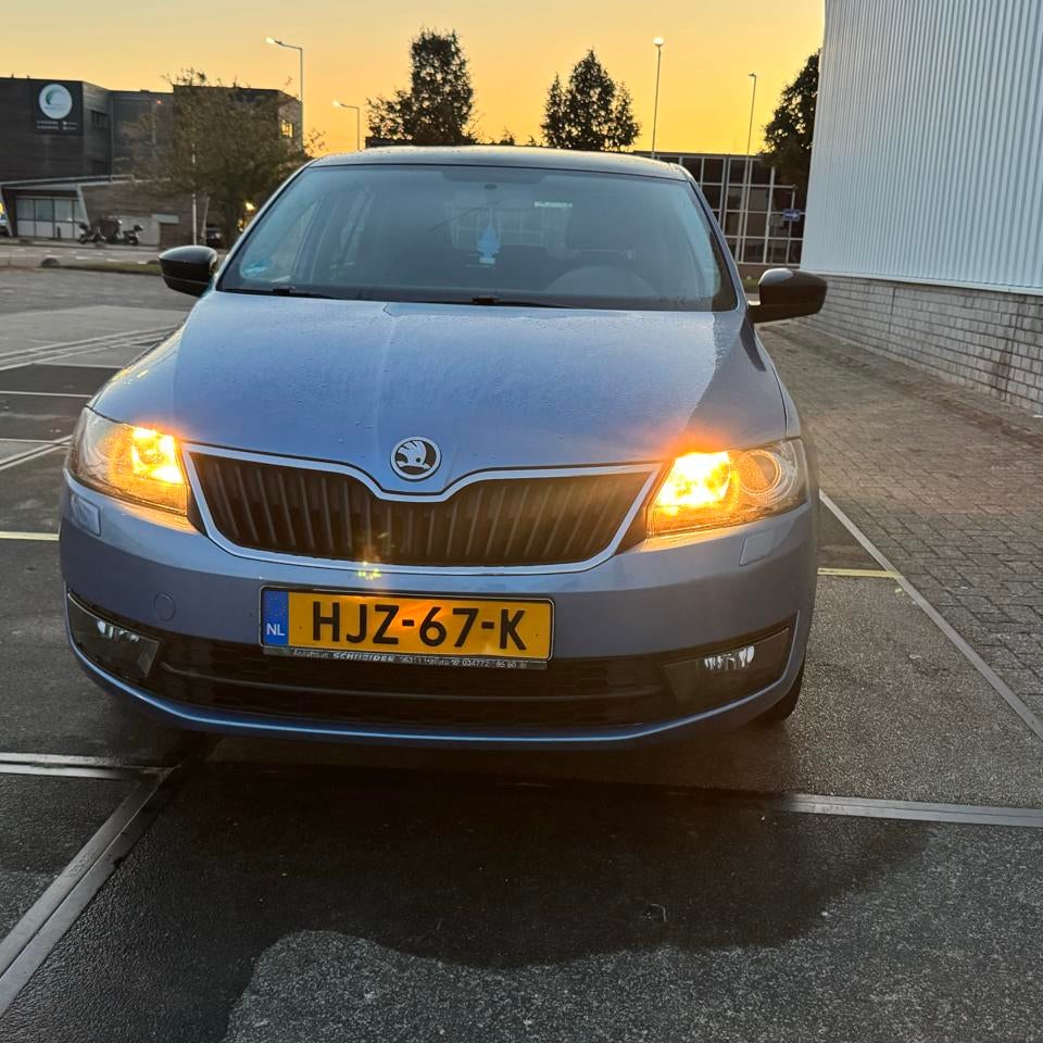 Skoda Rapid 1.4 TSI 90KW Automaat dsg 7 A7 2014 Blauw, Auto's, Stof, Euro 6, 4 cilinders, Blauw