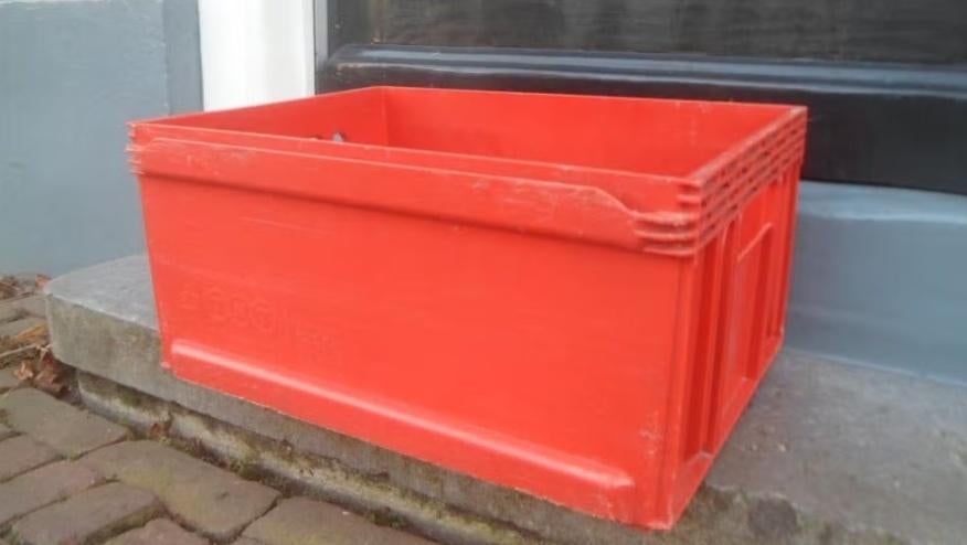 Kist krat TNT post rood kunststof 42 x 32 cm, Gebruikt, Minder dan 50 cm, Ophalen of Verzenden, Minder dan 50 cm