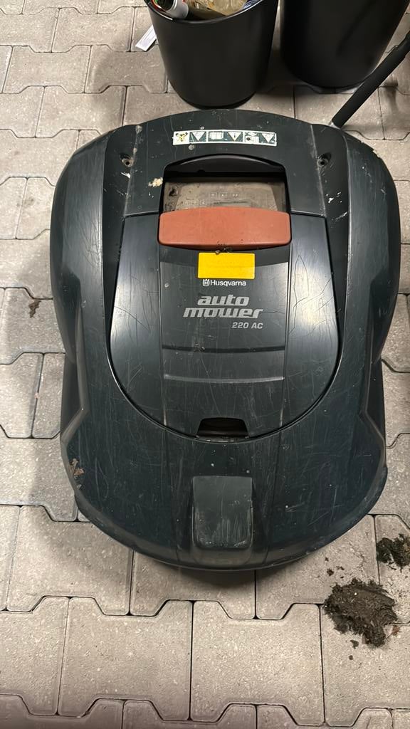 Husqvarna 220ac automower, Ophalen of Verzenden, Gebruikt, 20 tot 25 cm