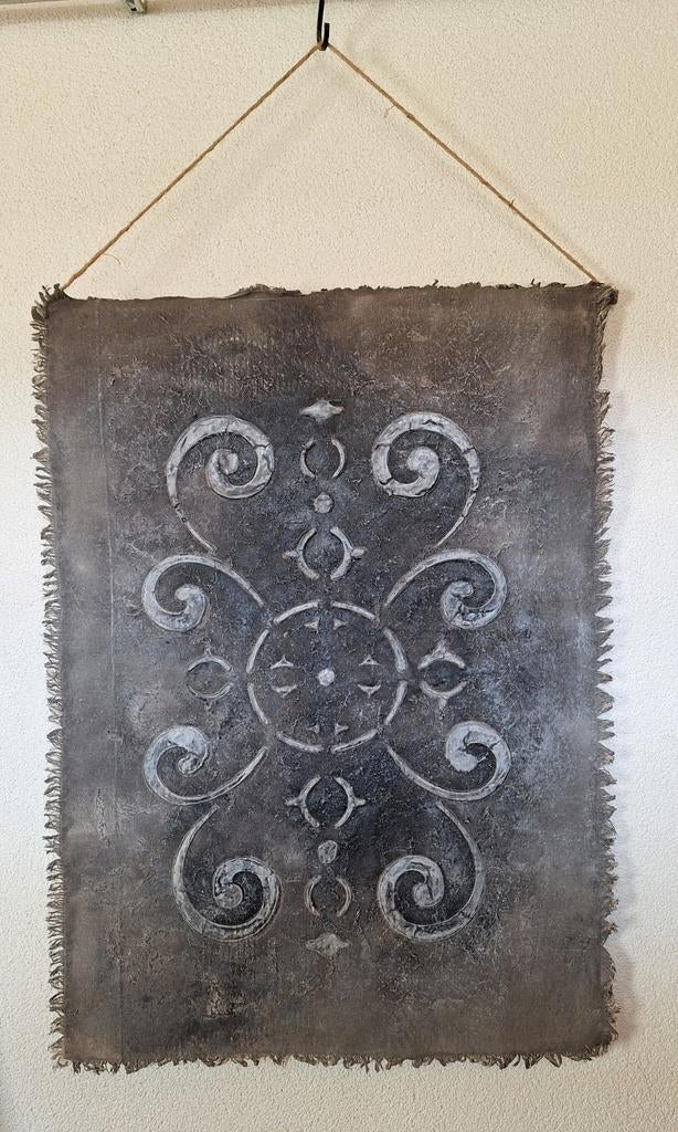 Sober grijs linnen wanddoek kalkdoek met landelijk ornament, Huis en Inrichting, Ophalen, Nieuw