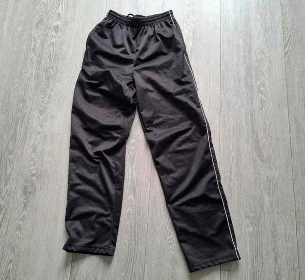 Zwarte jongens  Tiener sportbroek maat S, Ophalen of Verzenden, Zo goed als nieuw, Zwart