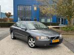 Volvo S60 2.4 140PK 2005 Grijs Nieuw APK, Voorwielaandrijving, Zwart, Parkeersensor, 75 €/maand
