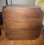 Donker bruine houten bijzettafel in de vorm van een kubus, Ophalen, Minder dan 50 cm, Gebruikt, Vierkant