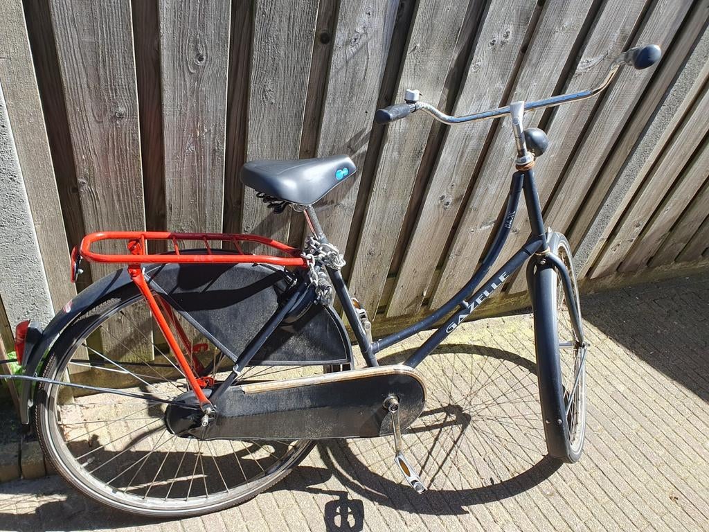 Gazelle Basic Omafiets 28 inch - Rode Achterkant, Fietsen en Brommers, Fietsen | Dames | Omafietsen, Gebruikt, 56 cm of meer, Terugtraprem