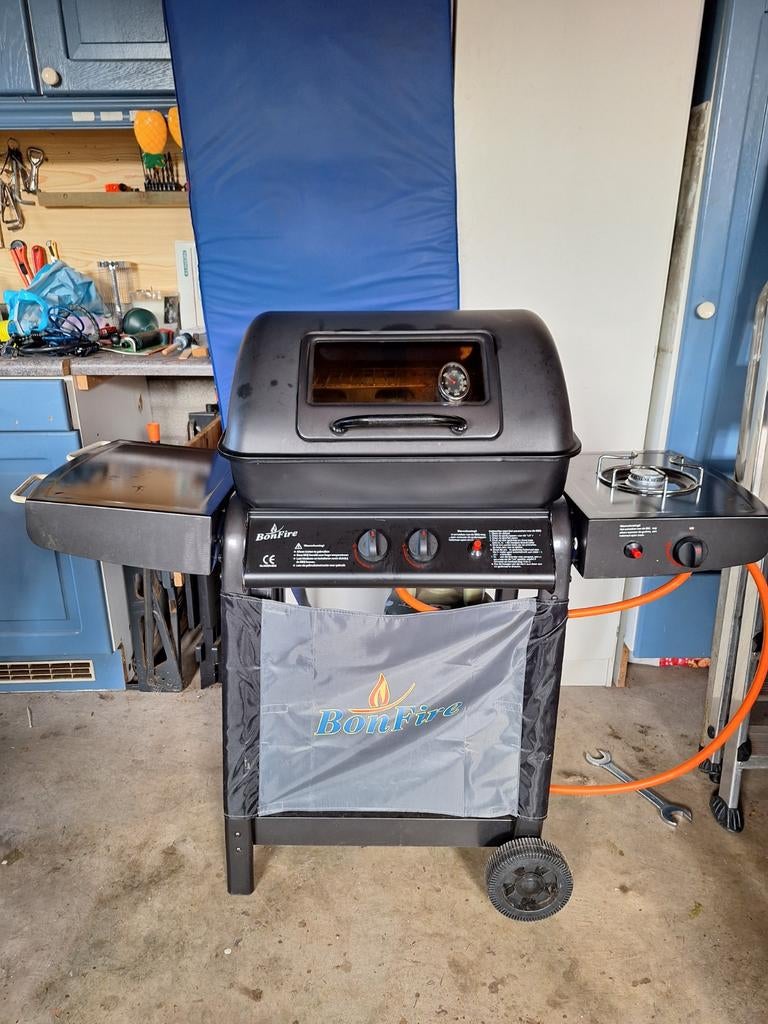 Bonfire gasbarbecue met zijbrander - uitstekende staat, Tuin en Terras, Gasbarbecues, Zo goed als nieuw, Ophalen