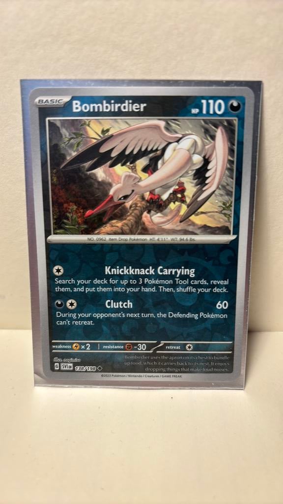 Bombirdier 138/198 Scarlet & violet reverse holo pokemon kaa, Ophalen of Verzenden, Nieuw, Boosterbox