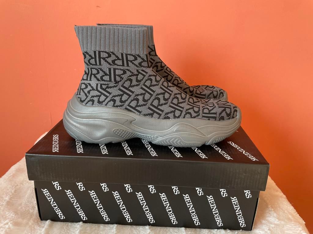 Nieuw! Reinders grijze logo print schoenen maat 38, Kleding | Dames, Schoenen, Verzenden, Nieuw, Sneakers of Gympen, Grijs