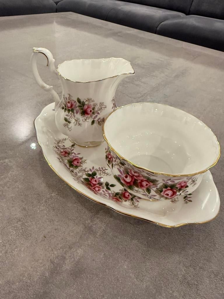 Royal Albert suiker & melk set, Ophalen