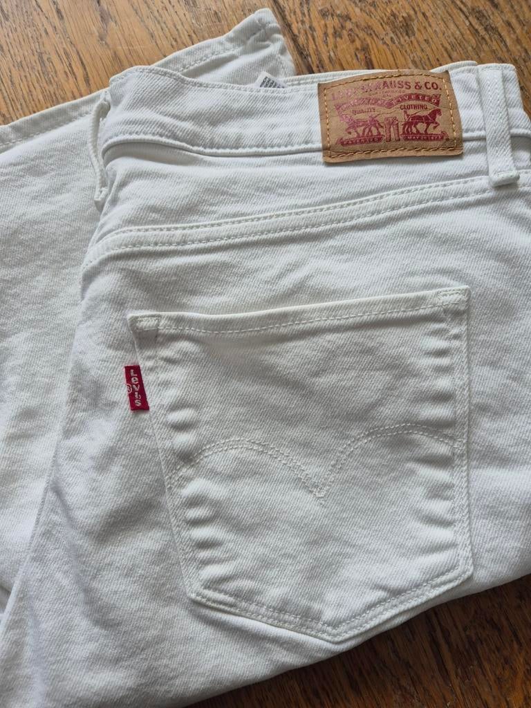 Levi's korte spijkerbroek w31, Kleding | Dames, Blauw, Ophalen of Verzenden, Zo goed als nieuw, W30 - W32 (confectie 38/40)