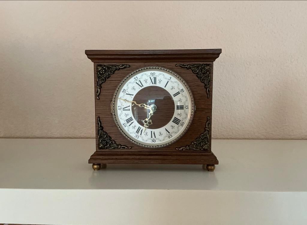 Mooie krasvrije tafelklok met Romeinse cijfers, werkt 100%, Antiek en Kunst, Antiek | Klokken, Ophalen of Verzenden