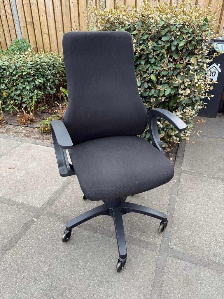 Twee gebruikte bureaustoelen gratis af te halen, Ophalen, Gebruikt, Zwart, Bureaustoel