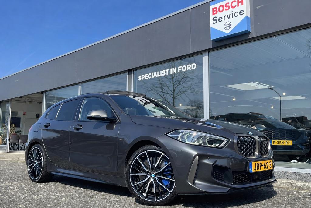 BMW 1-Serie M135i 306pk Aut Xdrive 2020 Grijs, 1998 cc, Zwart, 4 cilinders, Leder en Stof