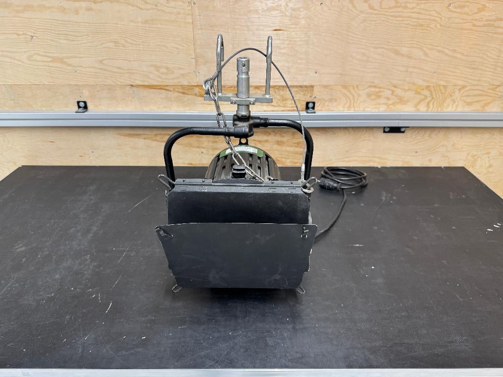 Te koop 1kw Fresnell merk Strand, Gebruikt, Controllux, Ophalen of Verzenden, Info@controllux.nl