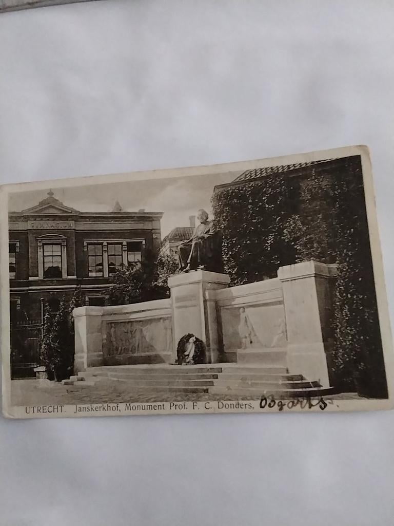 UTRECHT. JANSKERKHOF MONUMENT  PROF. F.C. DONDERS, Ophalen of Verzenden, 1920 tot 1940, Utrecht