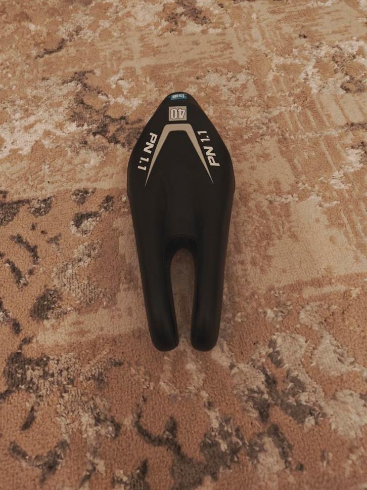 Comfortabel ISM PN 1.1 triathlon fietszadel, Fietsen en Brommers, Fietsonderdelen, Zo goed als nieuw, Zadel, Kunststof, Tijdrit-/triatlonfiets