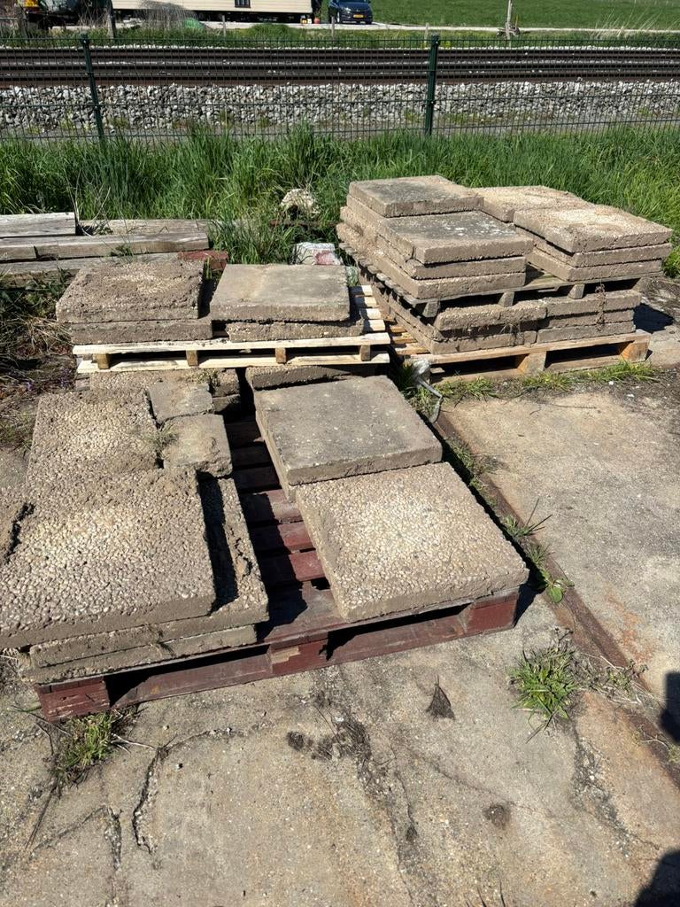 Gratis grote grindtegels ca 10-13m2, Tuin en Terras, Tegels en Klinkers, Ophalen, Gebruikt, Beton, Terrastegels