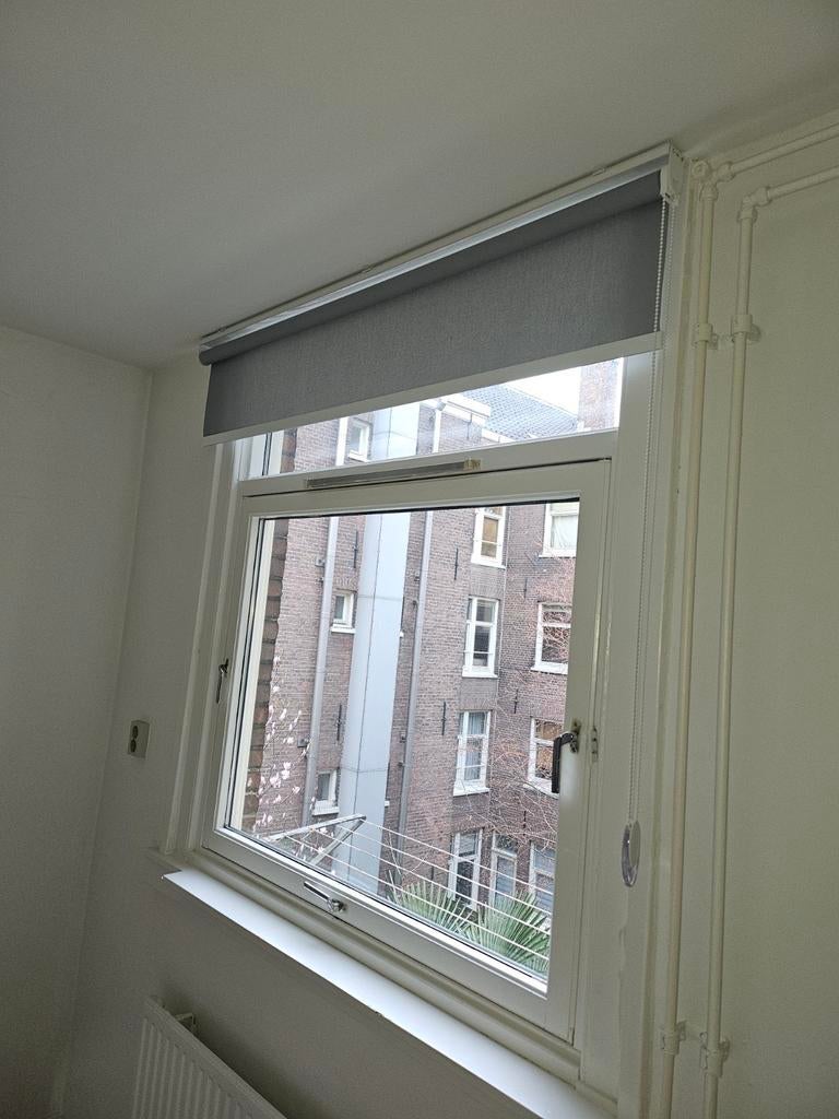 Grijs rolgordijn 145x135+ cm voor keukenraam, Ophalen of Verzenden, Zo goed als nieuw, Grijs